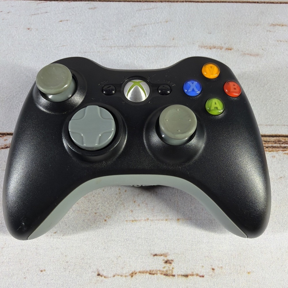 Microsoft Xbox 360 Wireless Controller Black Model 1403 Genuine OEM Powers On